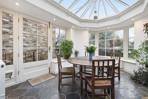4 bedroom terraced house for sale, Queens Road, Brentwood