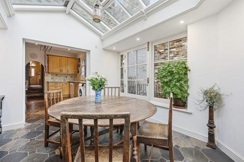 4 bedroom terraced house for sale, Queens Road, Brentwood