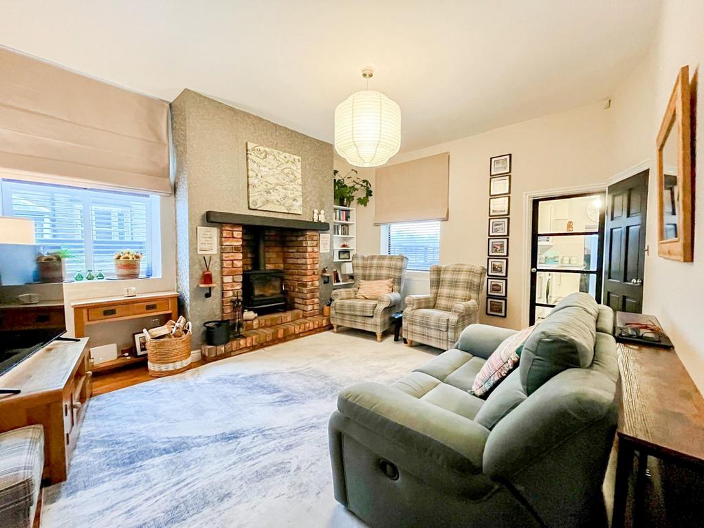 Living Room / Fifth Bedroom