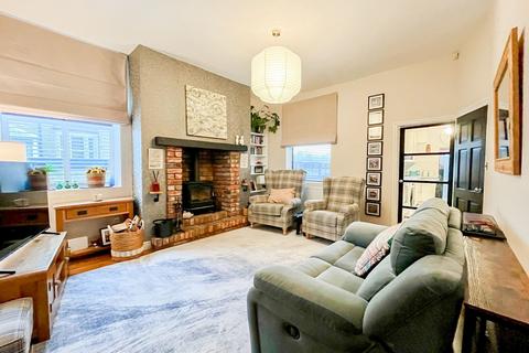 4 bedroom end of terrace house for sale, Bury Road, Bury BL8