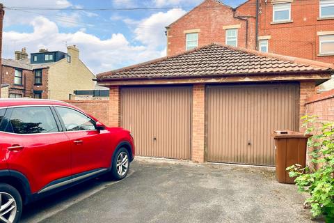 4 bedroom end of terrace house for sale, Bury Road, Bury BL8