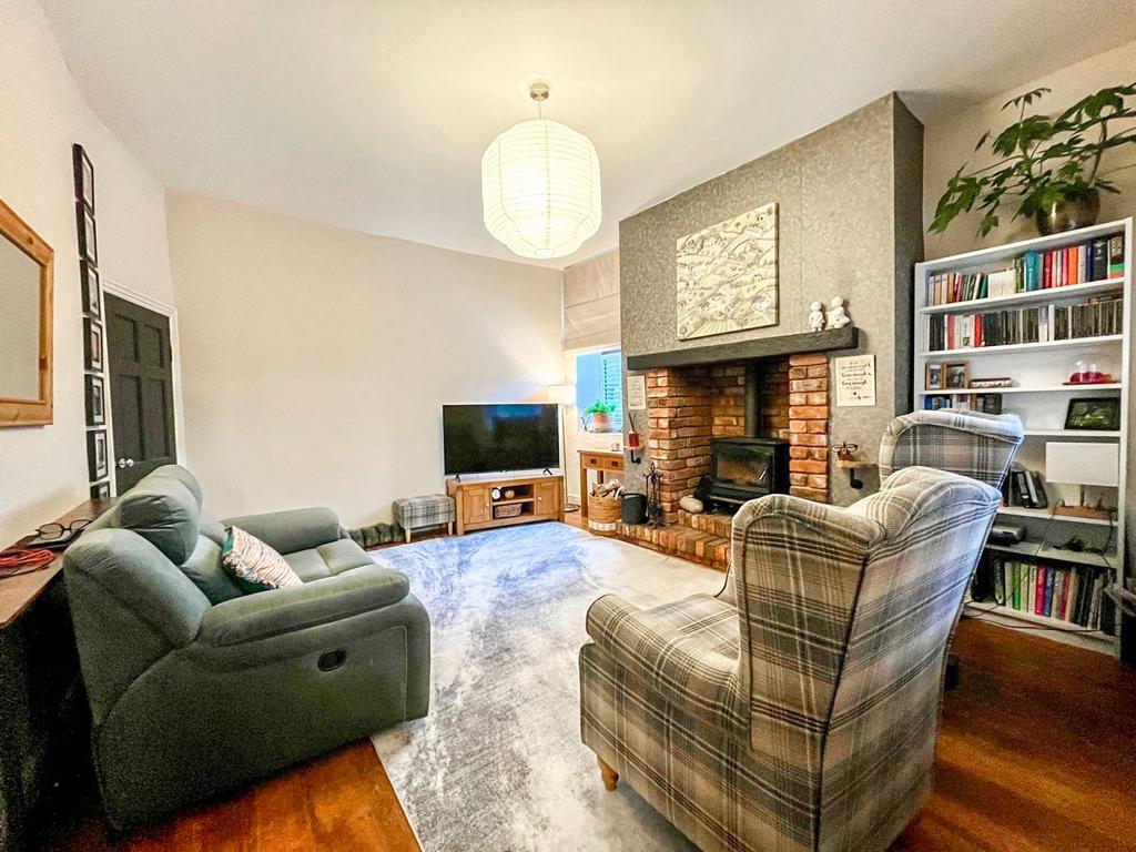 Living Room / Fifth Bedroom