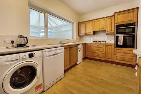 undefined, Lyndhurst Crescent, Leeds LS15