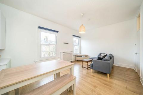 3 bedroom flat to rent, Kellett Road, London SW2