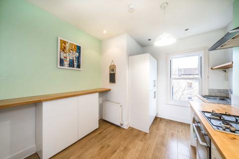 3 bedroom flat to rent, Kellett Road, London SW2