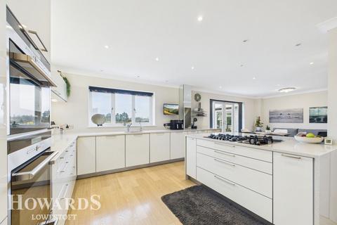6 bedroom detached house for sale, Market Lane, Blundeston