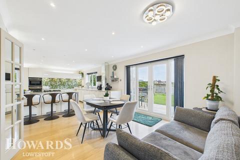 6 bedroom detached house for sale, Market Lane, Blundeston