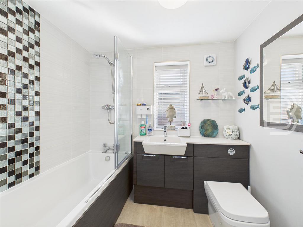1st Floor Bathroom.jpg