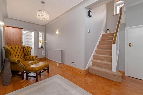 undefined, Forest Close, Snaresbrook