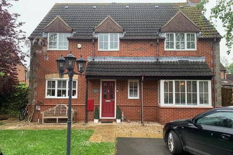 6 bedroom detached house to rent, Waterdale Close, Hardwicke