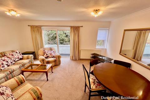 2 bedroom flat to rent, Golden Manor