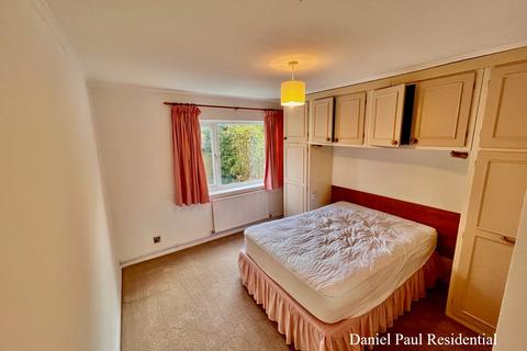 2 bedroom flat to rent, Golden Manor