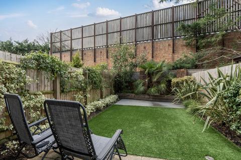 4 bedroom terraced house for sale, Quayle Crescent, London