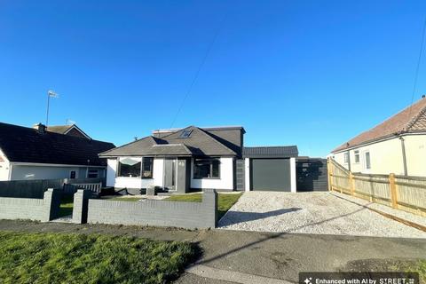 4 bedroom chalet for sale - Cavell Avenue, Peacehaven, BN10 7NS