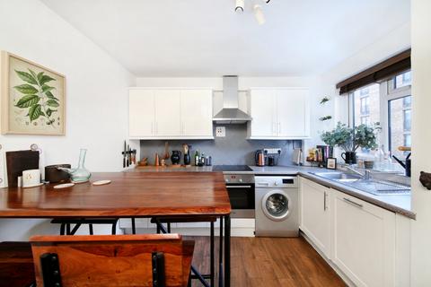 2 bedroom flat for sale, Lindsay Court, Battersea High Street, London