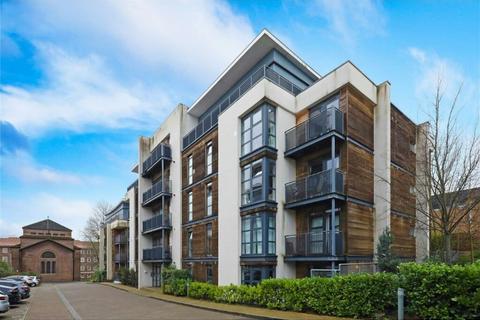 2 bedroom flat to rent, Scott Avenue, London