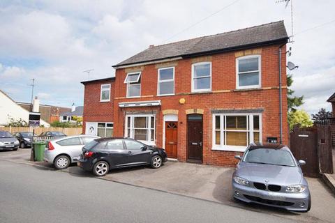 2 bedroom flat to rent, Charlton Kings GL53 8AP