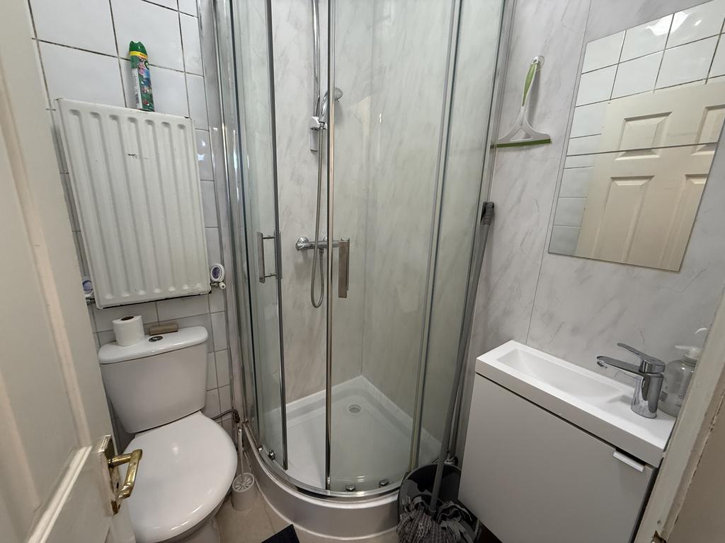 Shared use of Showeroom