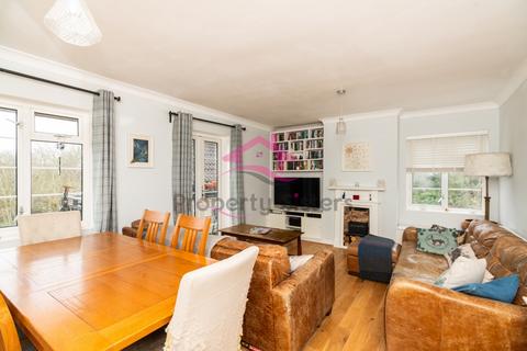 2 bedroom flat for sale, Featherstone Court, Bunns Lane, Mill Hill, NW7