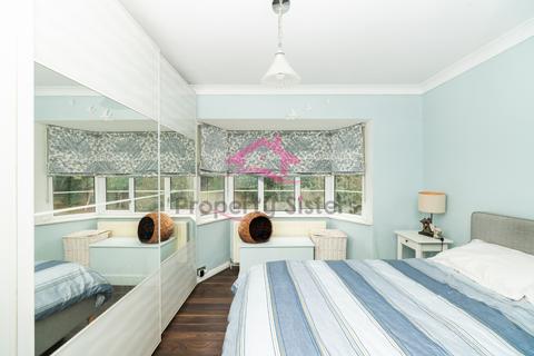 2 bedroom flat for sale, Featherstone Court, Bunns Lane, Mill Hill, NW7