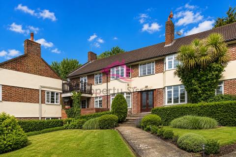 Featherstone Court, Bunns Lane, Mill Hill, NW7
