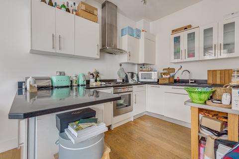 2 bedroom flat to rent, Northcote Road, Battersea, London