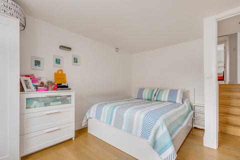 2 bedroom flat to rent, Northcote Road, Battersea, London