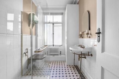 2 bedroom flat for sale, Gloucester Terrace, Bayswater, London