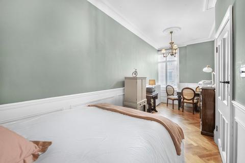 2 bedroom flat for sale, Gloucester Terrace, Bayswater, London
