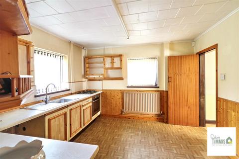 3 bedroom semi-detached house for sale, Middlefield Road, Bentilee, Stoke-On-Trent