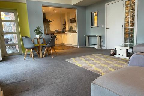 2 bedroom apartment to rent, Meadow View :: Manchester