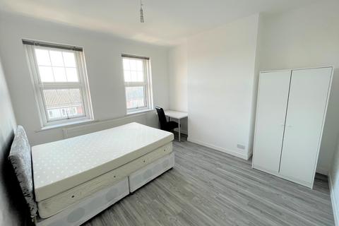 1 bedroom house of multiple occupation to rent, The Broadway, Southend-on-Sea SS1