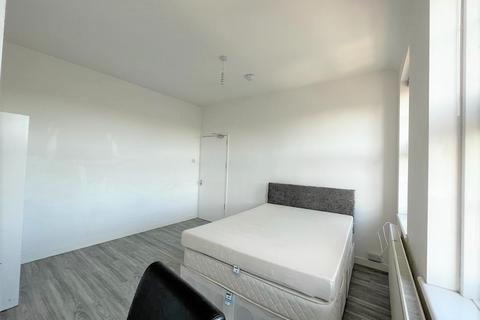1 bedroom house of multiple occupation to rent, The Broadway, Southend-on-Sea SS1