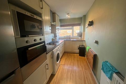 2 bedroom flat to rent - St. Peters Close, Ilford, IG2 7QN
