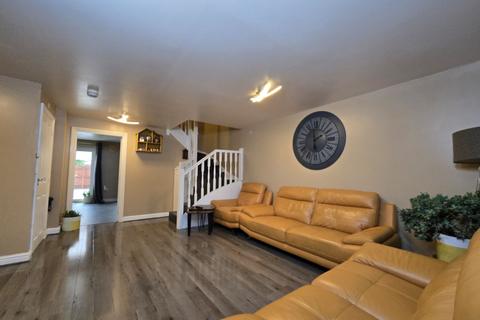 4 bedroom detached house to rent, Edgeworth Close, Slough SL3