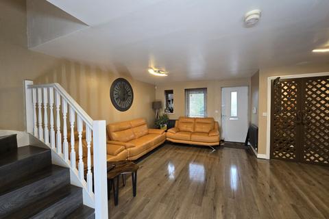 4 bedroom detached house to rent, Edgeworth Close, Slough SL3