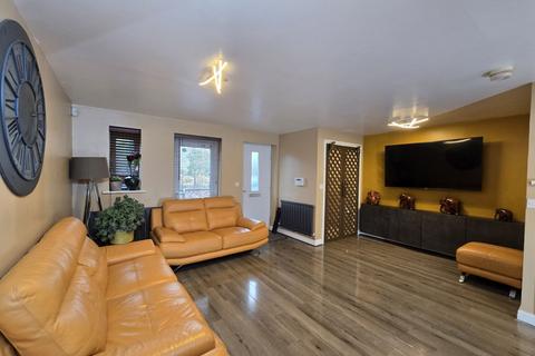 4 bedroom detached house to rent, Edgeworth Close, Slough SL3