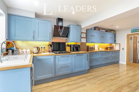 3 bedroom semi-detached house to rent, Helsted Close, Gosport, PO12