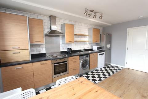 2 bedroom flat to rent, Lochend Park View, Lochend, Edinburgh, EH7