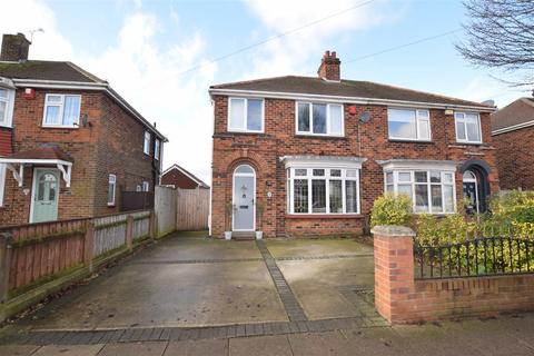 3 bedroom semi-detached house to rent, Chelmsford Avenue, Grimsby DN34