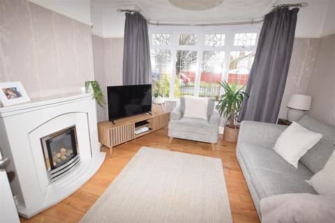 3 bedroom semi-detached house to rent, Chelmsford Avenue, Grimsby DN34