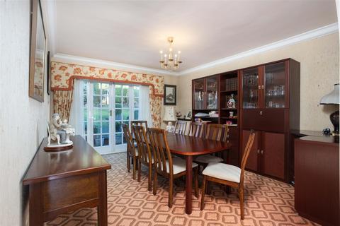 undefined, Sandmoor Green, Leeds LS17