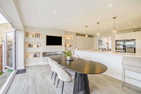 4 bedroom semi-detached house for sale, Chilham Road, Maidstone