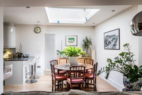 3 bedroom terraced house for sale, Bromells Road, SW4