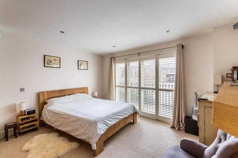 3 bedroom terraced house for sale, Bromells Road, SW4