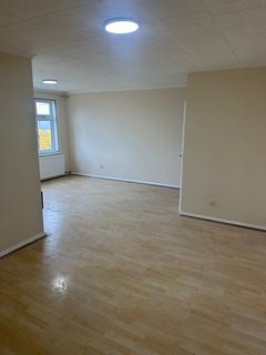 2 bedroom flat to rent, Ferguson Court, Gidea Park, Romford, RM2 6RJ