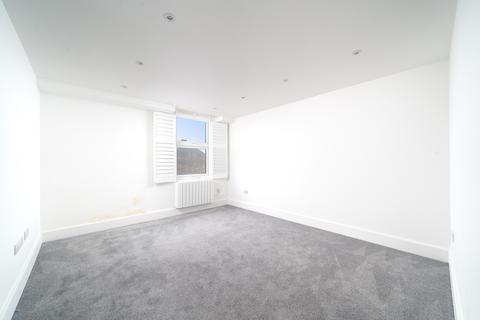 2 bedroom apartment to rent, Greyhound Lane, London SW16