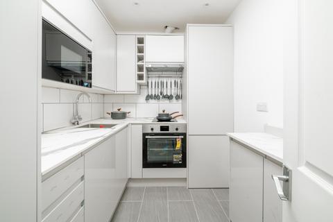 2 bedroom apartment to rent, Greyhound Lane, London SW16