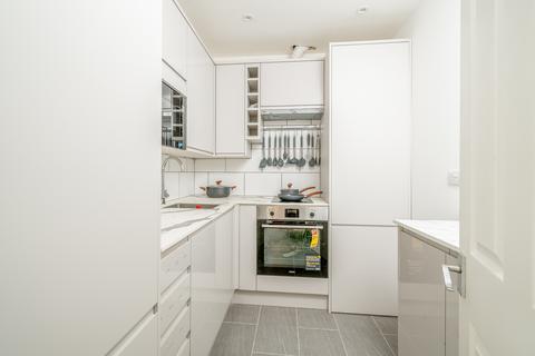 2 bedroom apartment to rent, Greyhound Lane, London SW16