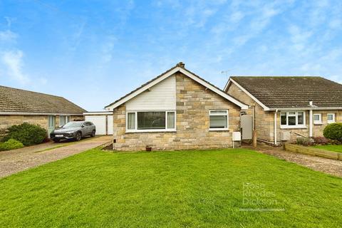 3 bedroom bungalow for sale - Norman Way, Wootton Bridge, Ryde